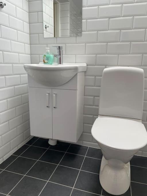 Central Laegenhet I 1700-Talshus Västervik Habitación foto